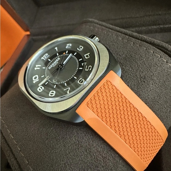 NEW HERMÈS H08 Titanium Automatic Men's watch W049430WW00, 42 mm w/ Receip $5500 - Picture 14 of 16